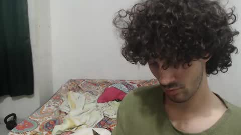 Snapshot of dioni_soe chatting on October 4, 2025, 10:52 pm Henry online show from October 4, 2025, 10:52 pm