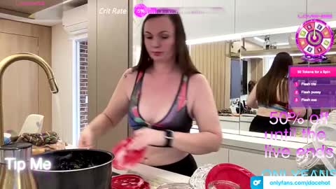 Snapshot of docehot1818 chatting on February 3, 2025, 3:38 pm Ctia But I prefer to be called DOCE online show from February 3, 2025, 3:38 pm