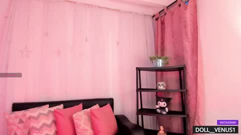 Snapshot of doll_venus chatting on January 25, 2025, 11:22 pm Roxana  independent model can you help me reach 100 hands up uwu online show from January 25, 2025, 11:22 pm