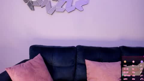 Snapshot of doll_venus chatting on September 19, 2025, 12:34 am Roxana  independent model can you help me reach 100 hands up uwu online show from September 19, 2025, 12:34 am