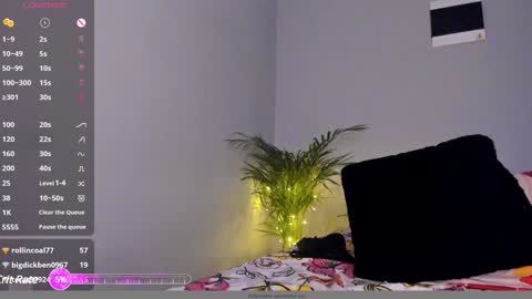 Snapshot of dollywalker chatting on December 9, 2024, 10:09 pm Dolly online show from December 9, 2024, 10:09 pm