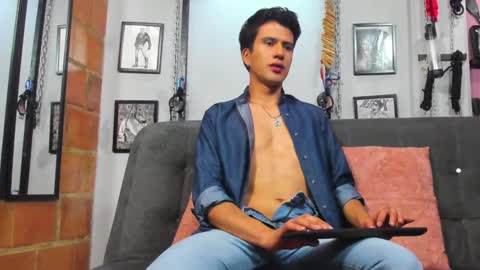 Snapshot of dom2travelers_sm chatting on March 8, 2025, 4:50 pm Diego Castell online show from March 8, 2025, 4:50 pm