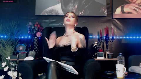 Snapshot of dominatrixeve chatting on January 12, 2025, 1:21 am Dominatrix Eve online show from January 12, 2025, 1:21 am