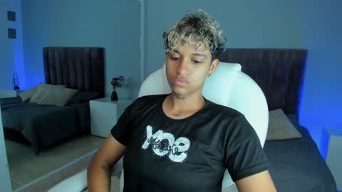 Snapshot of dominick_joness chatting on January 26, 2025, 1:25 pm Dominick  online show from January 26, 2025, 1:25 pm