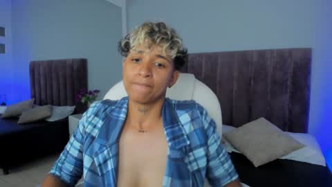 Snapshot of dominick_joness chatting on February 6, 2025, 1:27 am Dominick  online show from February 6, 2025, 1:27 am