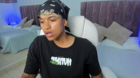 Snapshot of dominick_joness chatting on February 11, 2025, 1:20 am Dominick  online show from February 11, 2025, 1:20 am