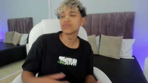 Snapshot of dominick_joness chatting on February 12, 2025, 1:30 am Dominick  online show from February 12, 2025, 1:30 am