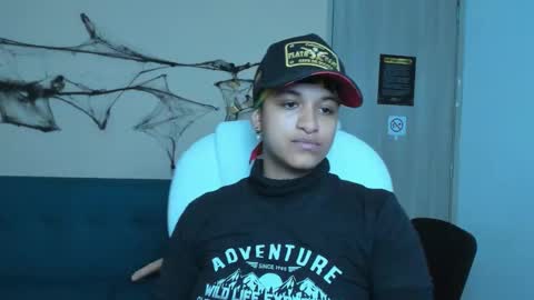 Snapshot of dominick_joness chatting on October 18, 2025, 5:32 am Dominick  online show from October 18, 2025, 5:32 am