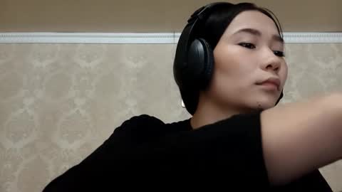 Snapshot of dorothygreene chatting on October 18, 2025, 11:33 am YuKi online show from October 18, 2025, 11:33 am