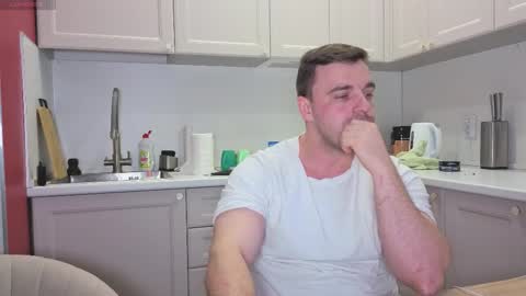 Snapshot of dosilasa chatting on October 20, 2025, 6:19 pm Sasha online show from October 20, 2025, 6:19 pm