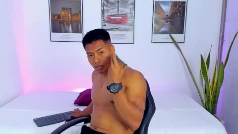 Snapshot of drake_thonson chatting on October 28, 2025, 2:26 am drake_thonson online show from October 28, 2025, 2:26 am