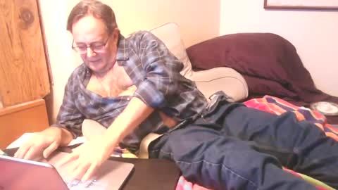 Snapshot of drfeelgood777 chatting on January 19, 2025, 4:44 am Dr. Feelgood online show from January 19, 2025, 4:44 am