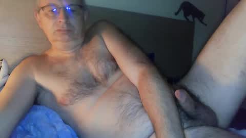 Snapshot of drift6 chatting on January 10, 2025, 10:57 pm drift6 online show from January 10, 2025, 10:57 pm