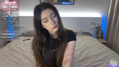 Snapshot of drippinsoprettyo_o chatting on November 21, 2025, 8:46 am Emily online show from November 21, 2025, 8:46 am