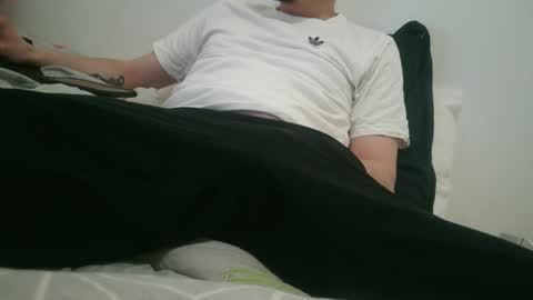 Snapshot of dy22__ chatting on February 19, 2025, 7:48 pm dy22__ online show from February 19, 2025, 7:48 pm