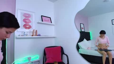 dyanamoon14_ls online show from October 17, 2025, 12:52 pm