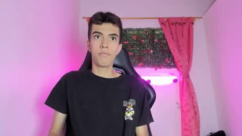 Snapshot of dylan_2005 chatting on September 22, 2025, 11:34 am Dylan online show from September 22, 2025, 11:34 am