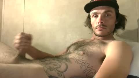 Snapshot of dylp400 chatting on December 8, 2024, 9:02 am dylp400 online show from December 8, 2024, 9:02 am