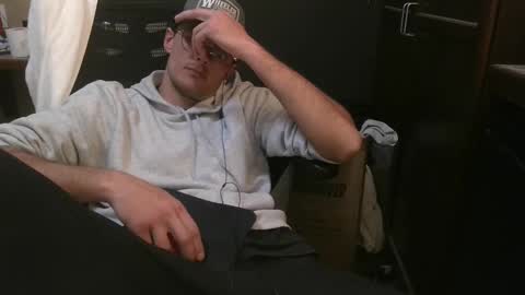 Snapshot of dylp400 chatting on January 28, 2025, 8:36 am dylp400 online show from January 28, 2025, 8:36 am