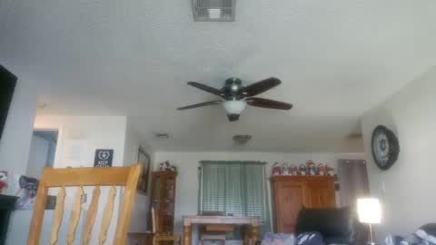 Snapshot of dzznutzzz chatting on October 7, 2025, 3:20 pm dzznutzzz online show from October 7, 2025, 3:20 pm