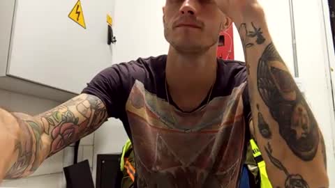 Snapshot of ed_big_cock chatting on March 9, 2025, 1:15 pm Edd Gallego online show from March 9, 2025, 1:15 pm