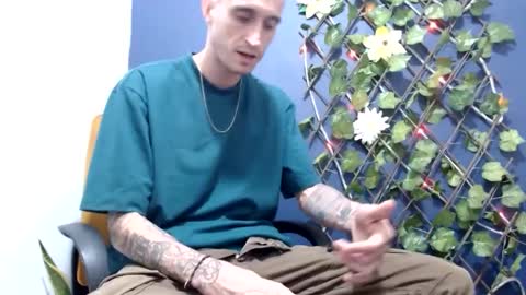 Snapshot of ed_big_cock chatting on September 19, 2025, 5:24 pm Edd Gallego online show from September 19, 2025, 5:24 pm