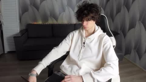 edvardblare online show from September 20, 2025, 7:37 pm