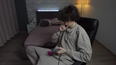 edvardblare online show from September 30, 2025, 2:44 pm