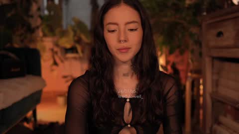 Snapshot of effylowell_ chatting on January 24, 2025, 11:02 pm Effy online show from January 24, 2025, 11:02 pm