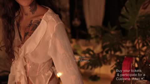 Snapshot of effylowell_ chatting on September 30, 2025, 12:48 am Effy online show from September 30, 2025, 12:48 am