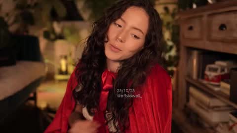 Snapshot of effylowell_ chatting on October 26, 2025, 1:55 am Effy online show from October 26, 2025, 1:55 am