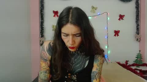 Snapshot of eimytatto_ chatting on December 5, 2024, 11:49 am Carla online show from December 5, 2024, 11:49 am