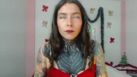 Snapshot of eimytatto_ chatting on December 6, 2024, 9:13 pm Carla online show from December 6, 2024, 9:13 pm
