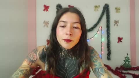 Snapshot of eimytatto_ chatting on December 16, 2024, 10:24 pm Carla online show from December 16, 2024, 10:24 pm
