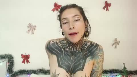 Snapshot of eimytatto_ chatting on December 21, 2024, 11:13 pm Carla online show from December 21, 2024, 11:13 pm