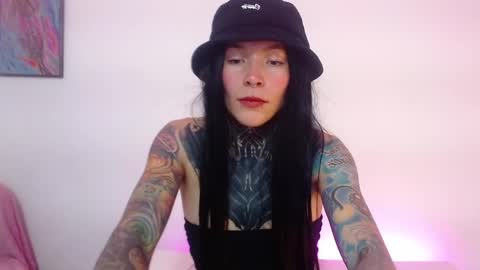 Snapshot of eimytatto_ chatting on January 18, 2025, 1:19 am Carla online show from January 18, 2025, 1:19 am