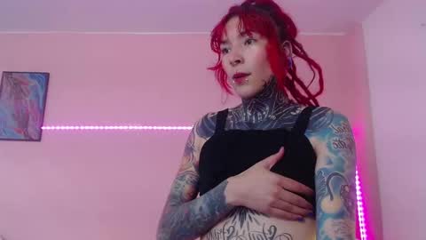 Snapshot of eimytatto_ chatting on February 26, 2025, 8:44 pm Carla online show from February 26, 2025, 8:44 pm
