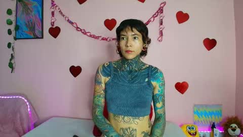 Snapshot of eimytatto_ chatting on September 19, 2025, 10:32 pm Carla online show from September 19, 2025, 10:32 pm