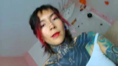 Snapshot of eimytatto_ chatting on October 17, 2025, 9:28 pm Carla online show from October 17, 2025, 9:28 pm