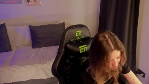 eira_kilian online show from November 19, 2025, 10:15 am