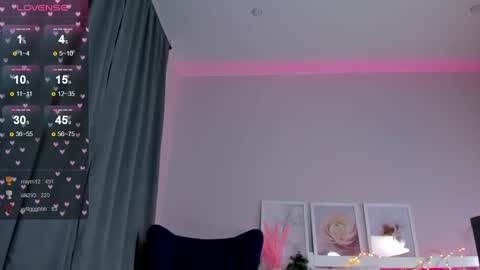 Snapshot of el1s_evans chatting on December 25, 2024, 1:09 pm please read my bio there is information about private shows and about my personality online show from December 25, 2024, 1:09 pm