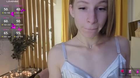 Snapshot of el1s_evans chatting on October 11, 2025, 9:41 am please read my bio there is information about private shows and about my personality online show from October 11, 2025, 9:41 am