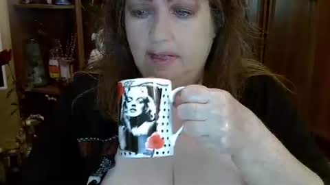 Snapshot of elenazed chatting on October 4, 2025, 10:35 am ElenaZed online show from October 4, 2025, 10:35 am