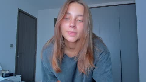 Snapshot of eleonora_linn_ chatting on January 25, 2025, 9:15 am Eleonora online show from January 25, 2025, 9:15 am
