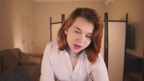 Snapshot of eleonora_linn_ chatting on October 21, 2025, 1:23 pm Eleonora online show from October 21, 2025, 1:23 pm