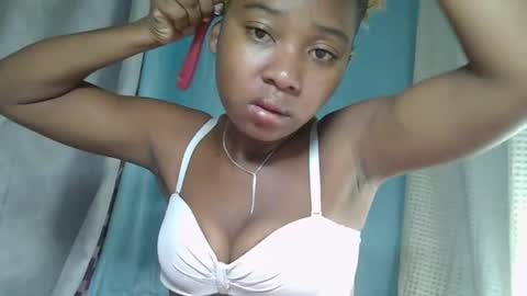 Snapshot of elia011 chatting on February 23, 2025, 1:35 am elia011 online show from February 23, 2025, 1:35 am