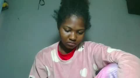 Snapshot of elia011 chatting on October 29, 2025, 6:59 am elia011 online show from October 29, 2025, 6:59 am