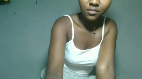 Snapshot of elia011 chatting on October 31, 2025, 8:37 am elia011 online show from October 31, 2025, 8:37 am