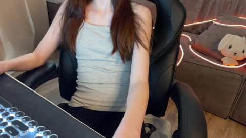 Elisa North online show from February 18, 2025, 7:10 am