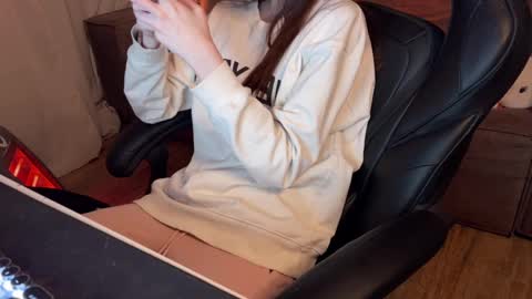 Elisa North online show from March 2, 2025, 1:47 am